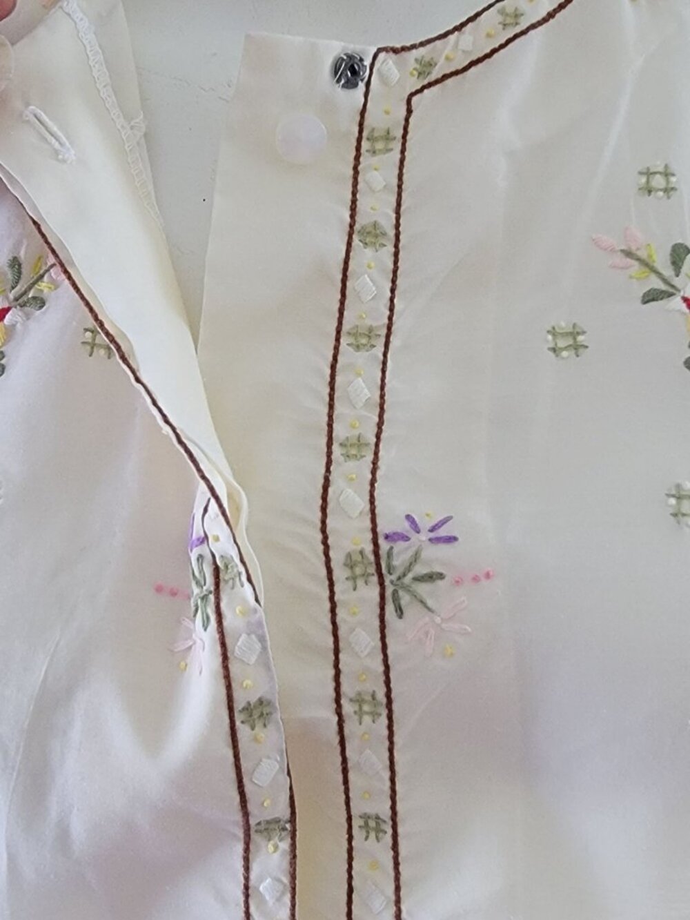 Vintage Hand Embroidered Floral Blouse Size 38 Medium Cream Cottagecore Top - Picture 3 of 11